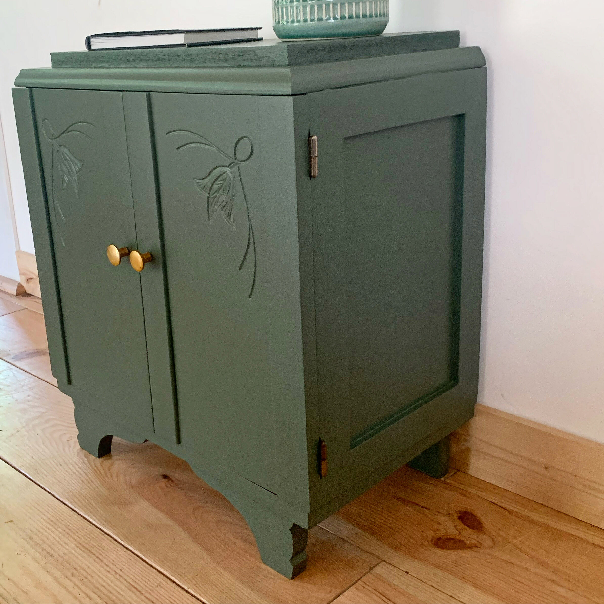 Bedside art deco green pomegranate