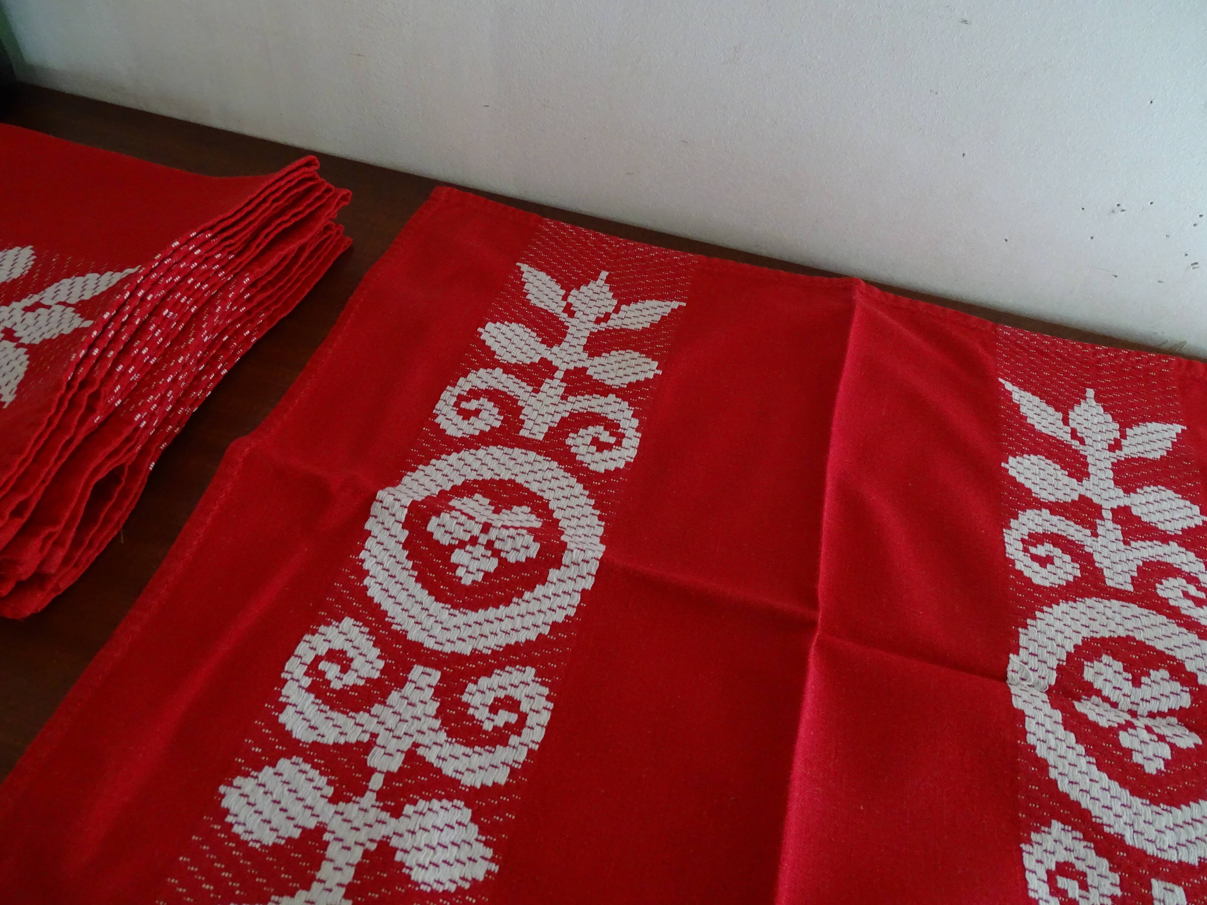 Lot 6 serviettes de table 46 x 42 rouges et blanches en coton