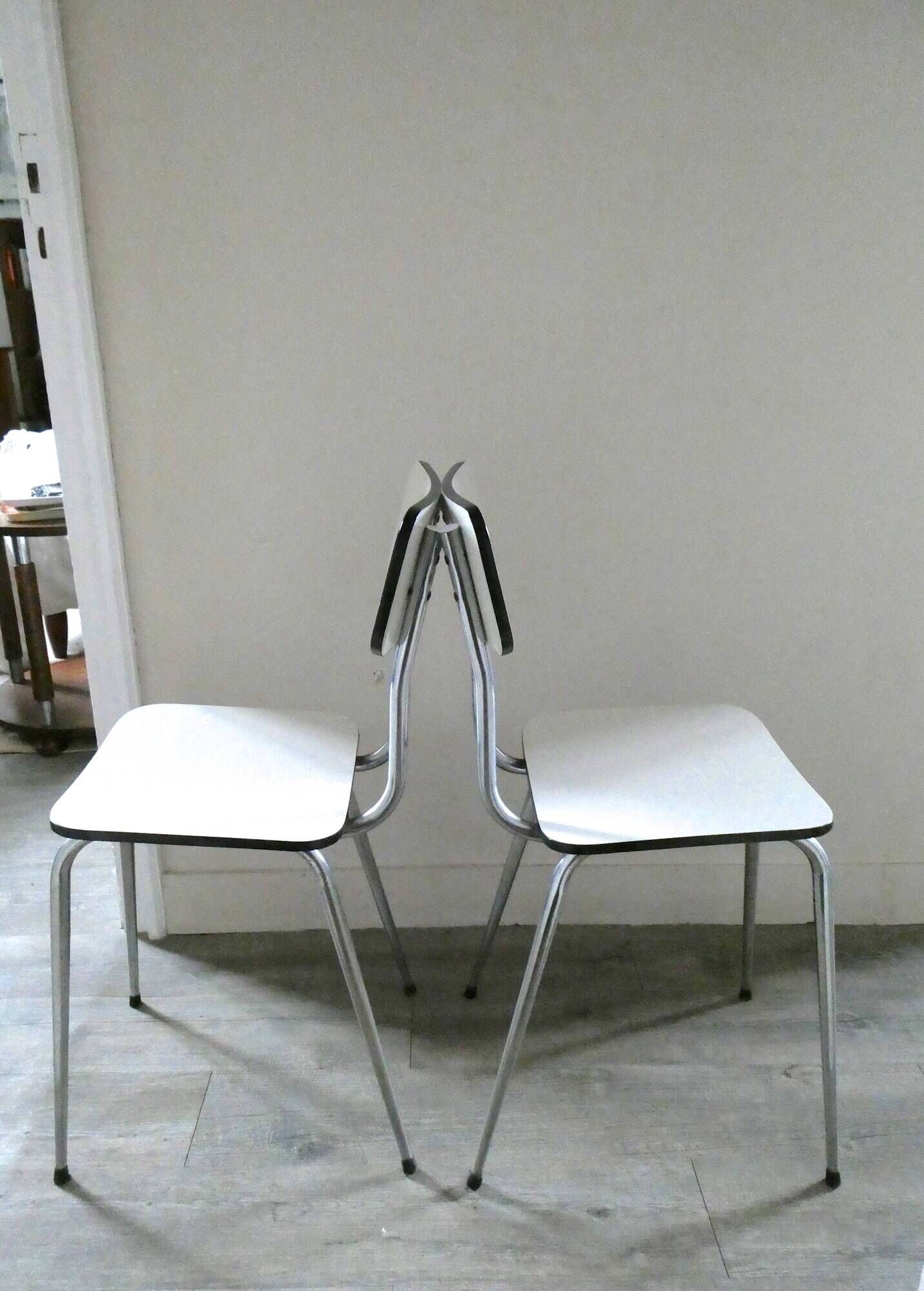 Pair of white formica and slender feet of the 60s Chair