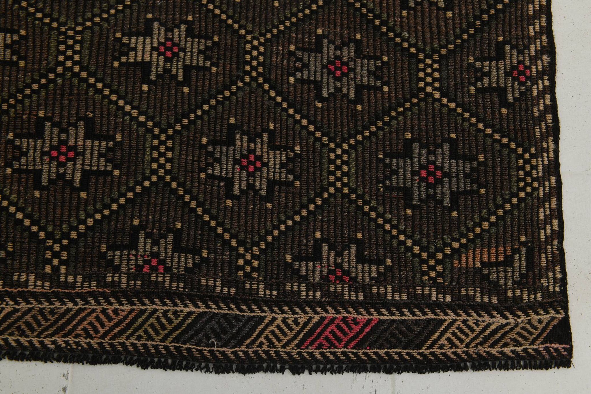 Tapis Kilim Vintage Noir et Brun à Motifs Géométriques, 183x297 Cm