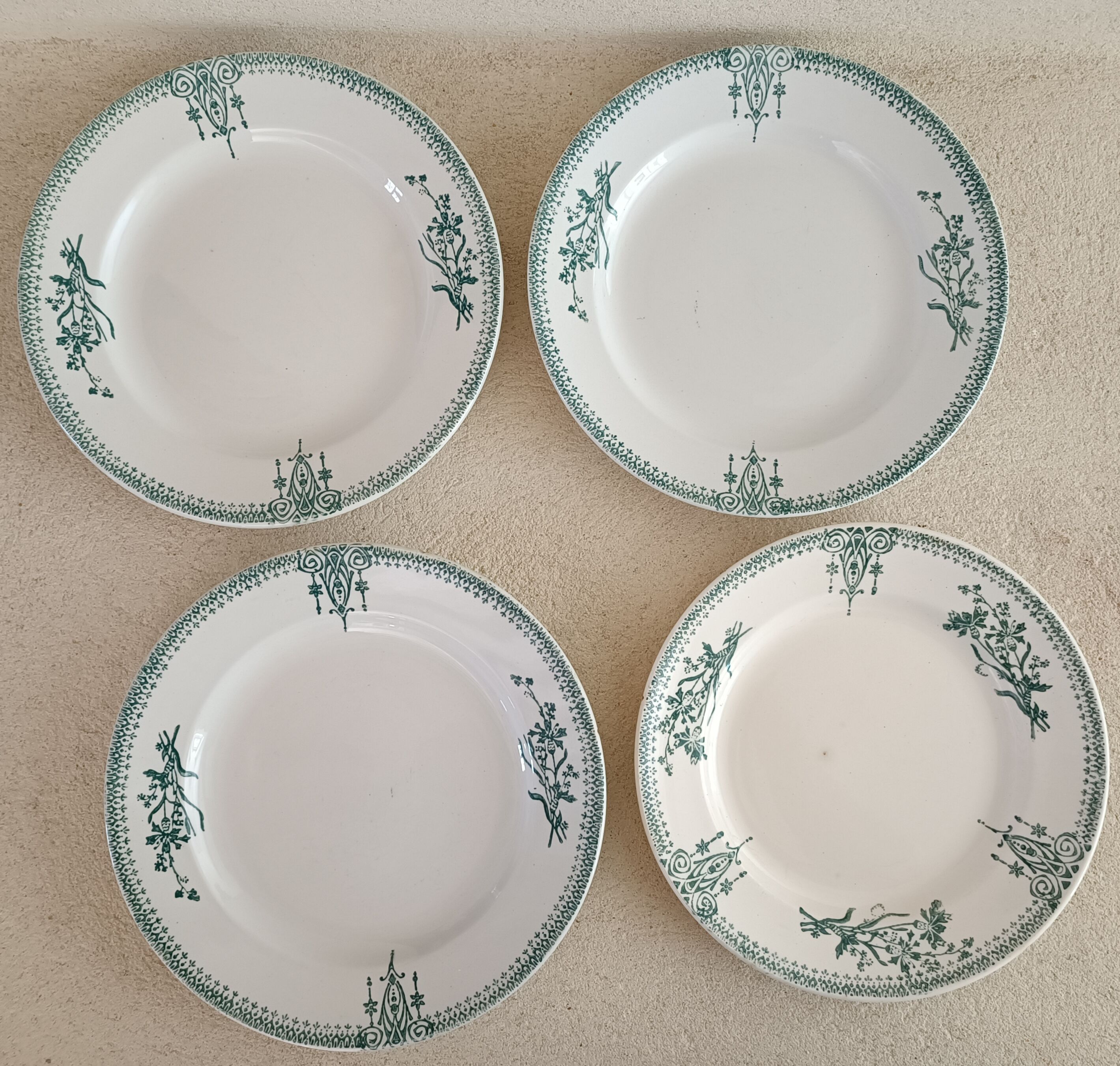 4 dessert plates in Saint Amand iron earth