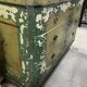 Commode en bois peint