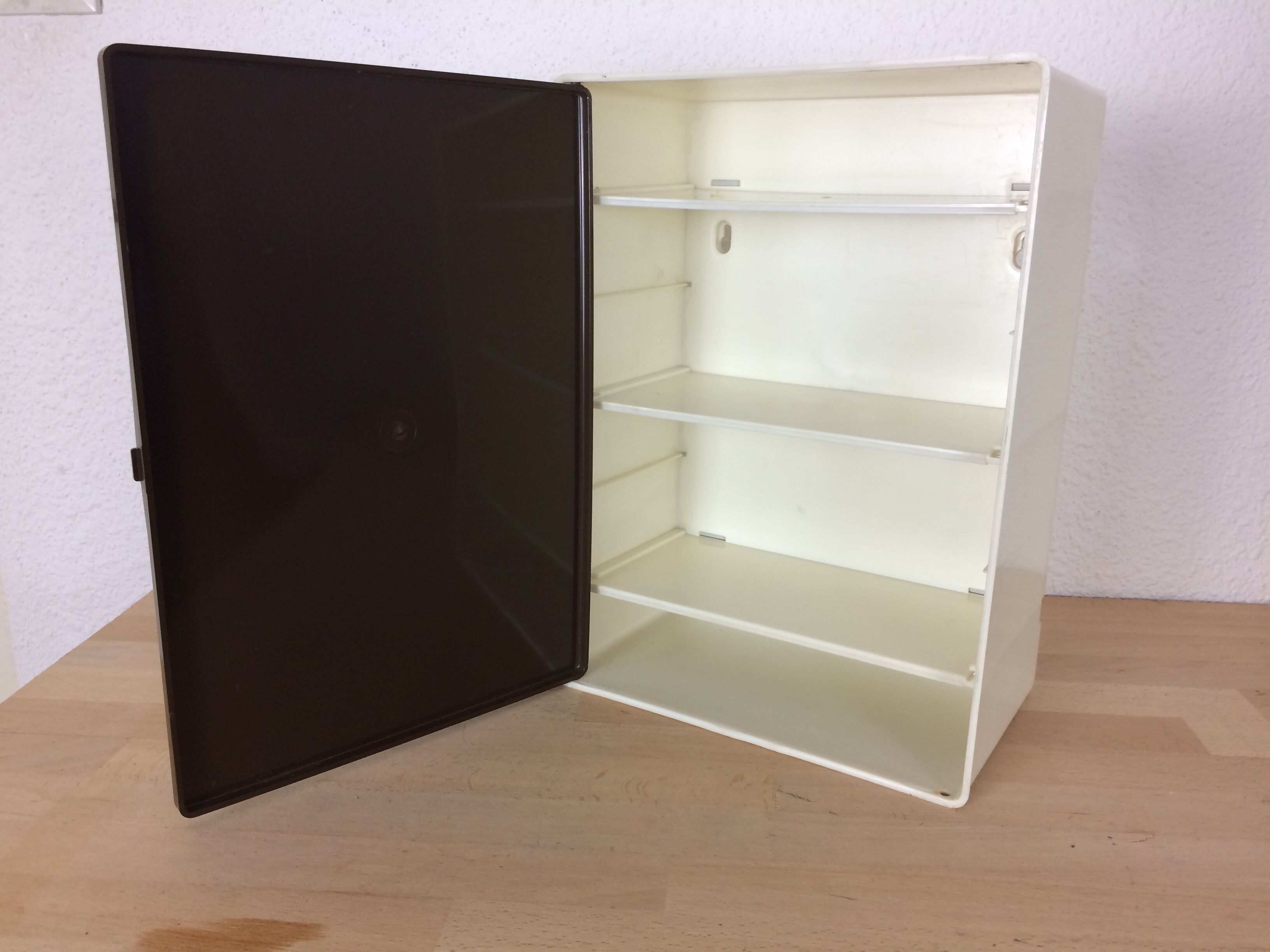 70's vintage medicine cabinet