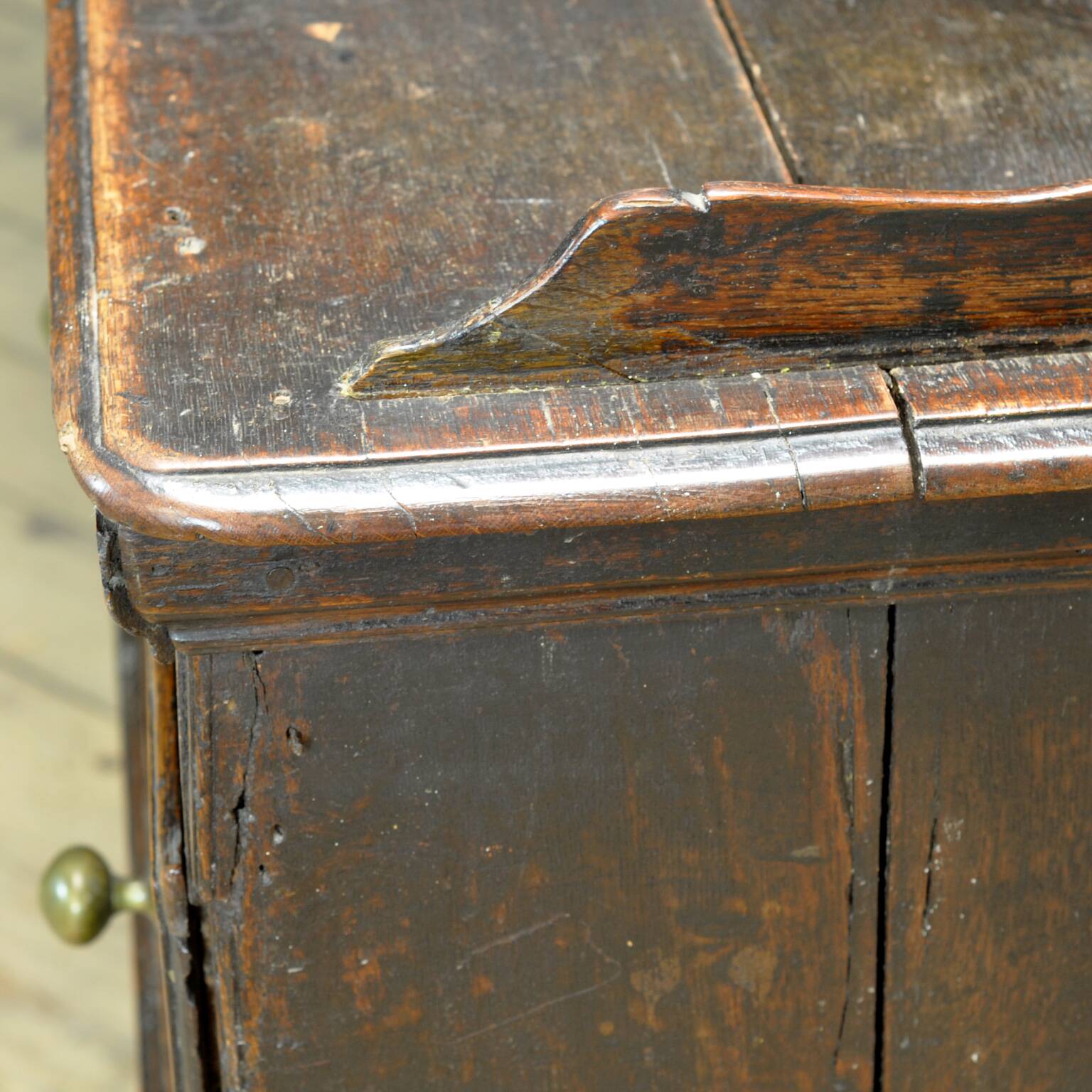 Buffet en chêne anglais, vers 1720