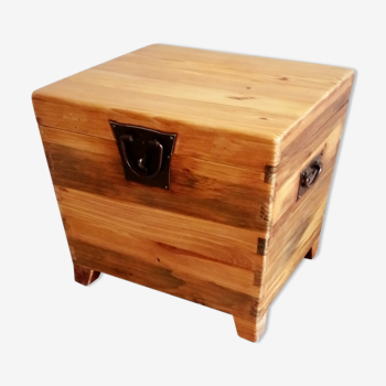 Colonial style storage chest