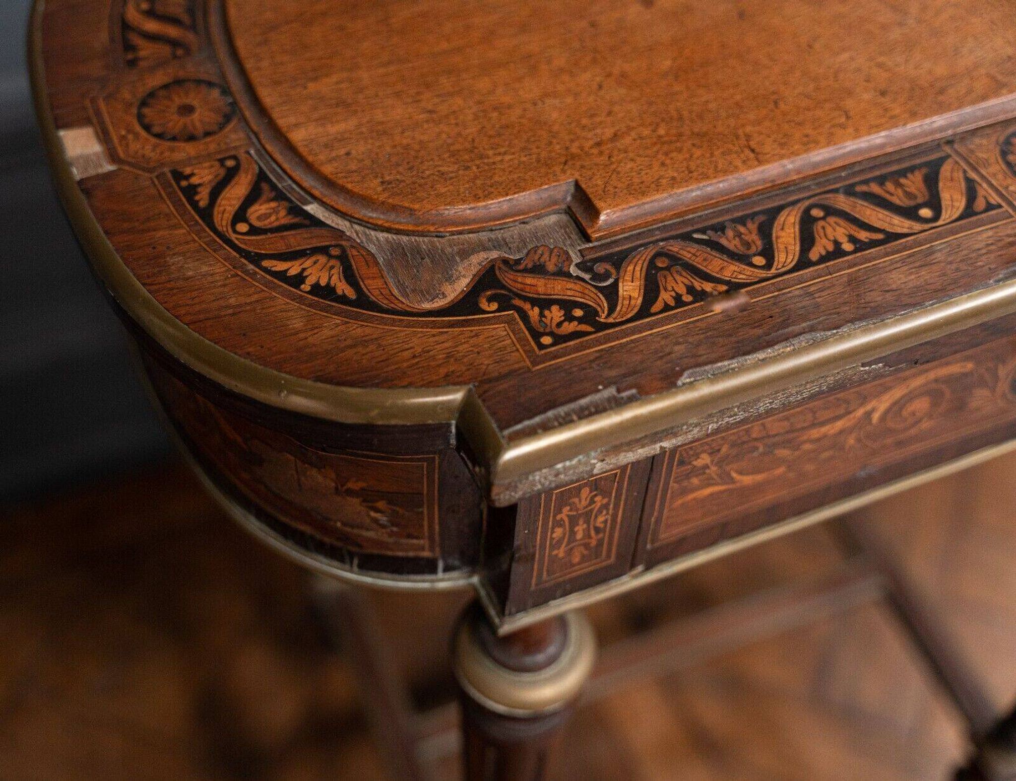 Napoleon III hairdresser worker marquetry 4 feet decorated with bronze