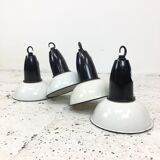Suspension en émail blanc