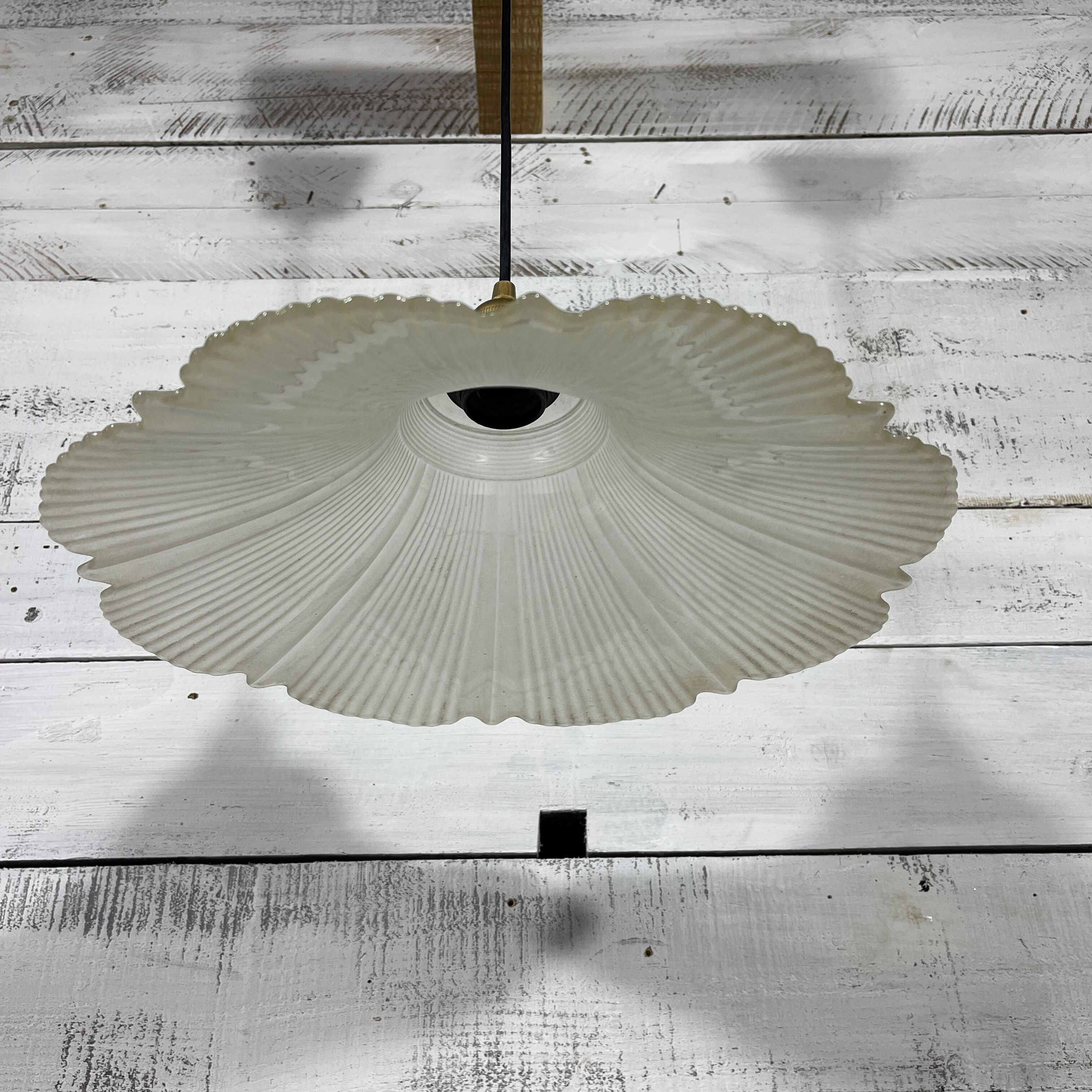 Suspension en verre dépoli