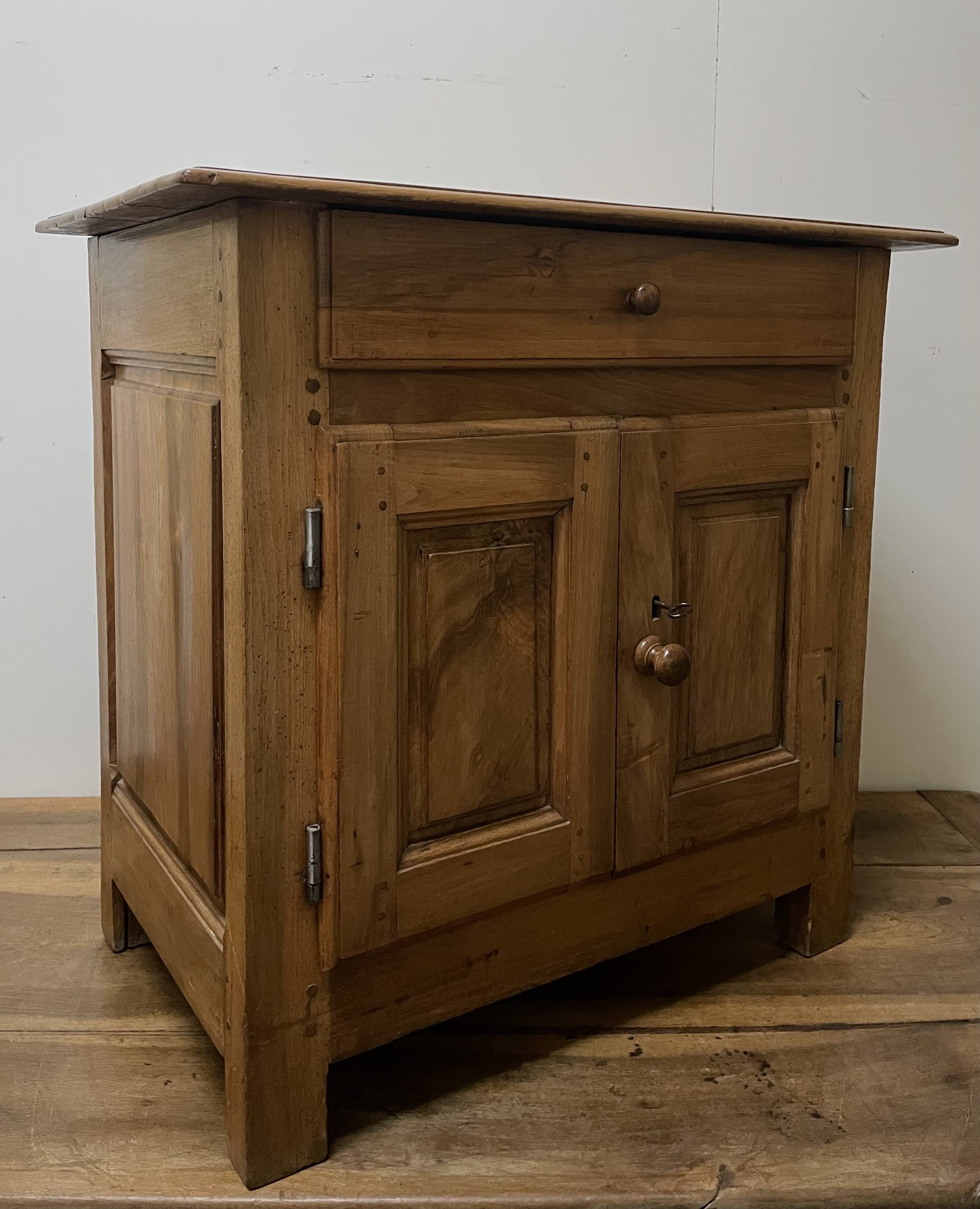 Small Community Furniture in Walnut from the end of the 18th century