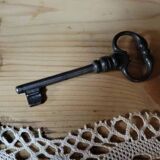 Exceptional Empire period wardrobe in solid walnut, 19th century, circa 1800