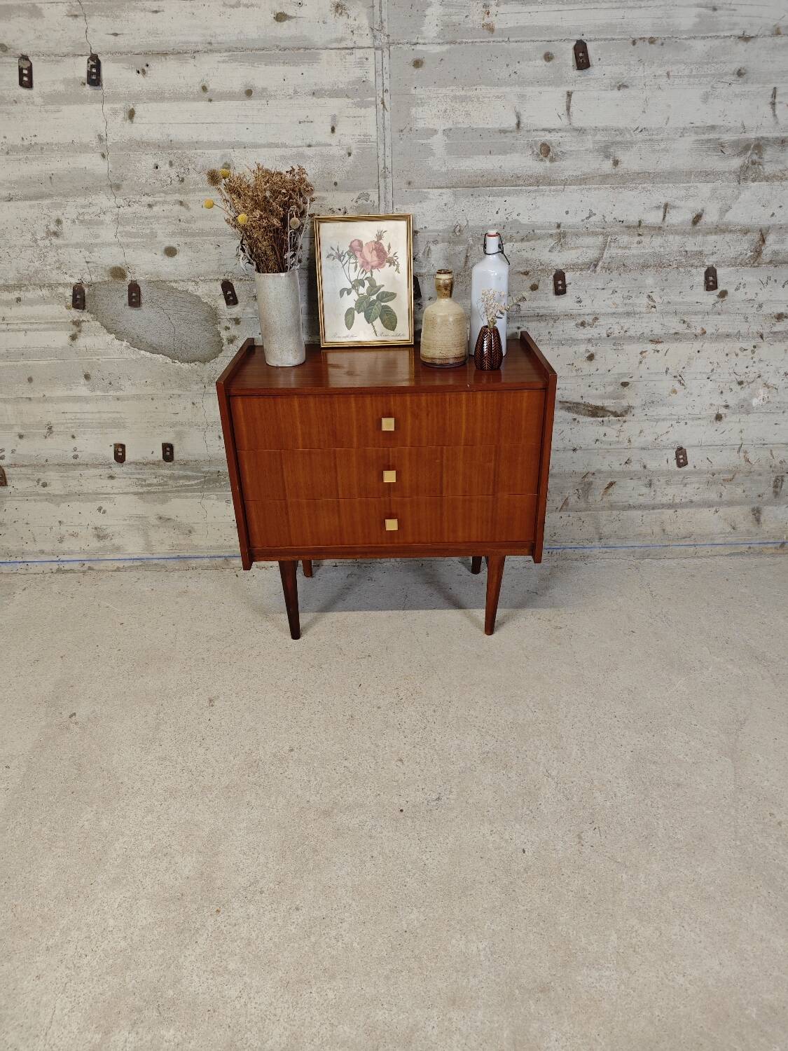 Vintage small-sized chest of drawers