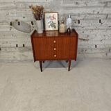 Vintage small-sized chest of drawers