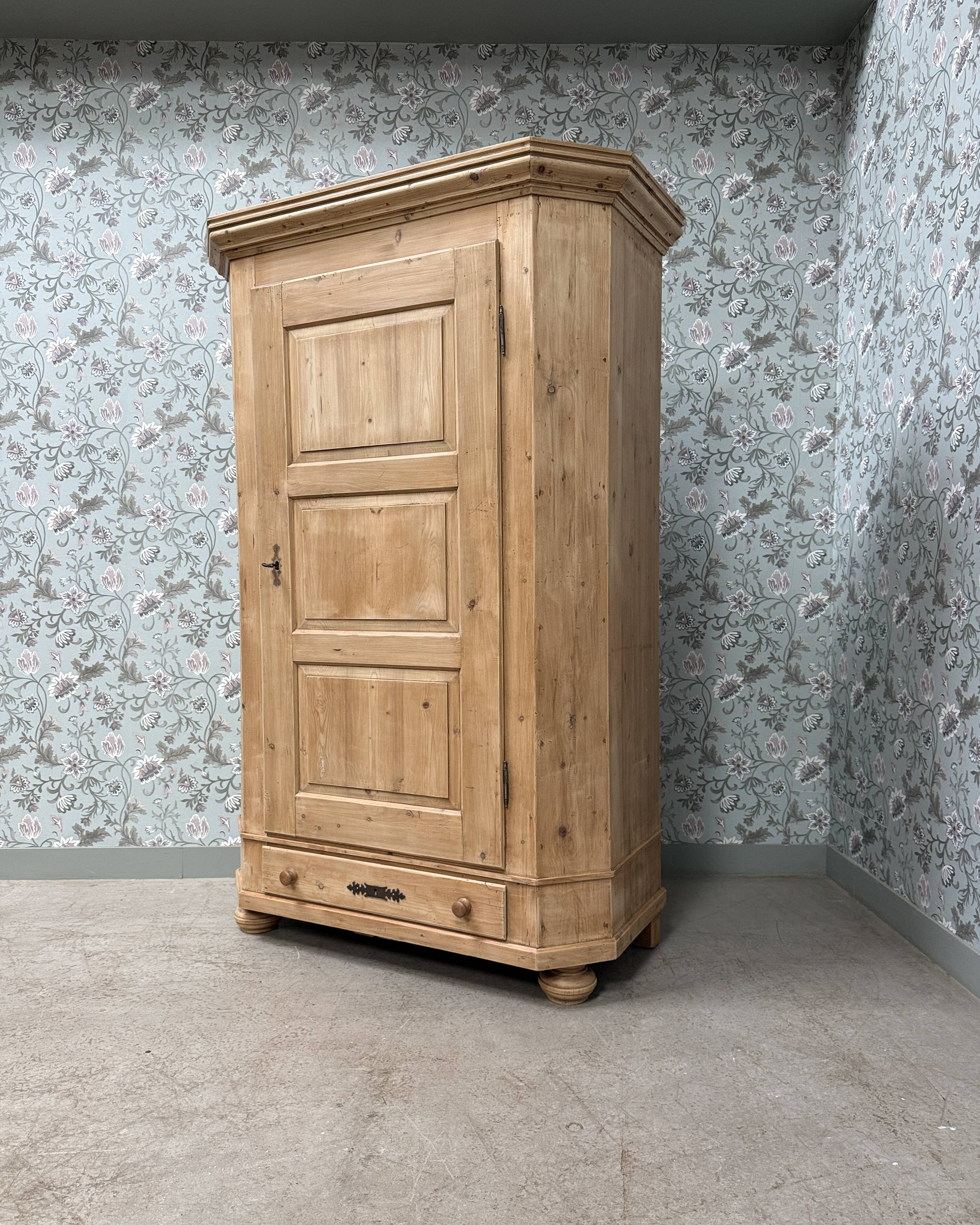 Antique pine bonnetière (renovated)