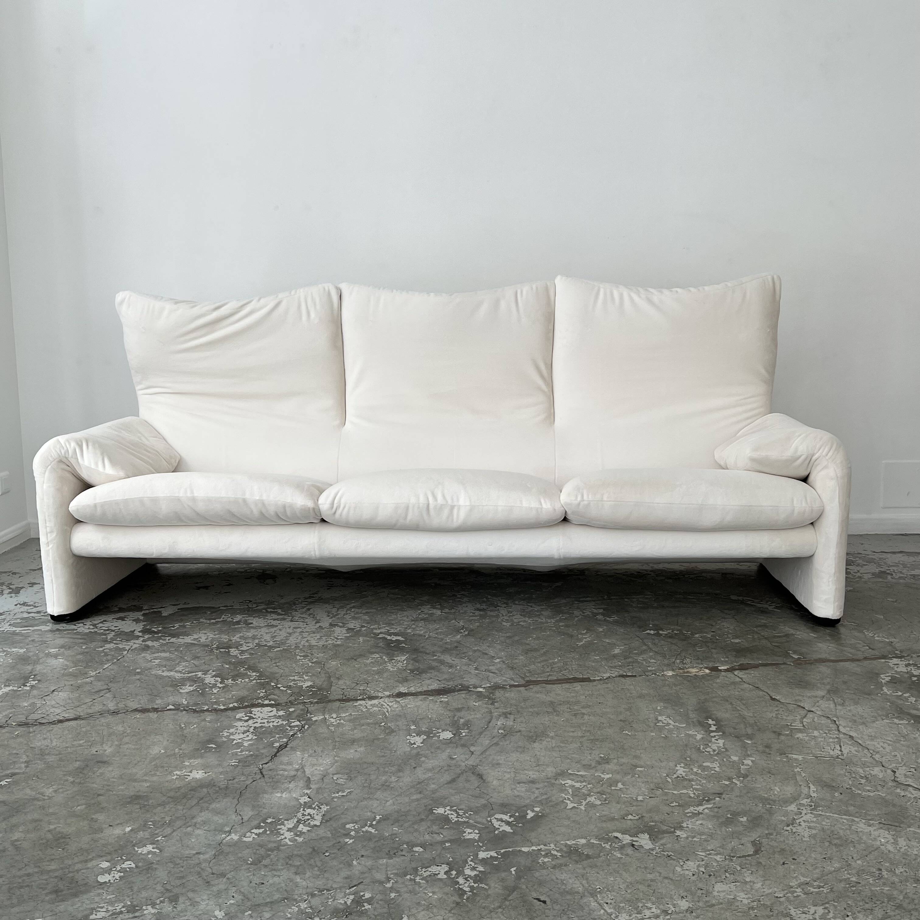 Maralunga 3-seater sofa by Vico Magistretti for Cassina Italy 1973