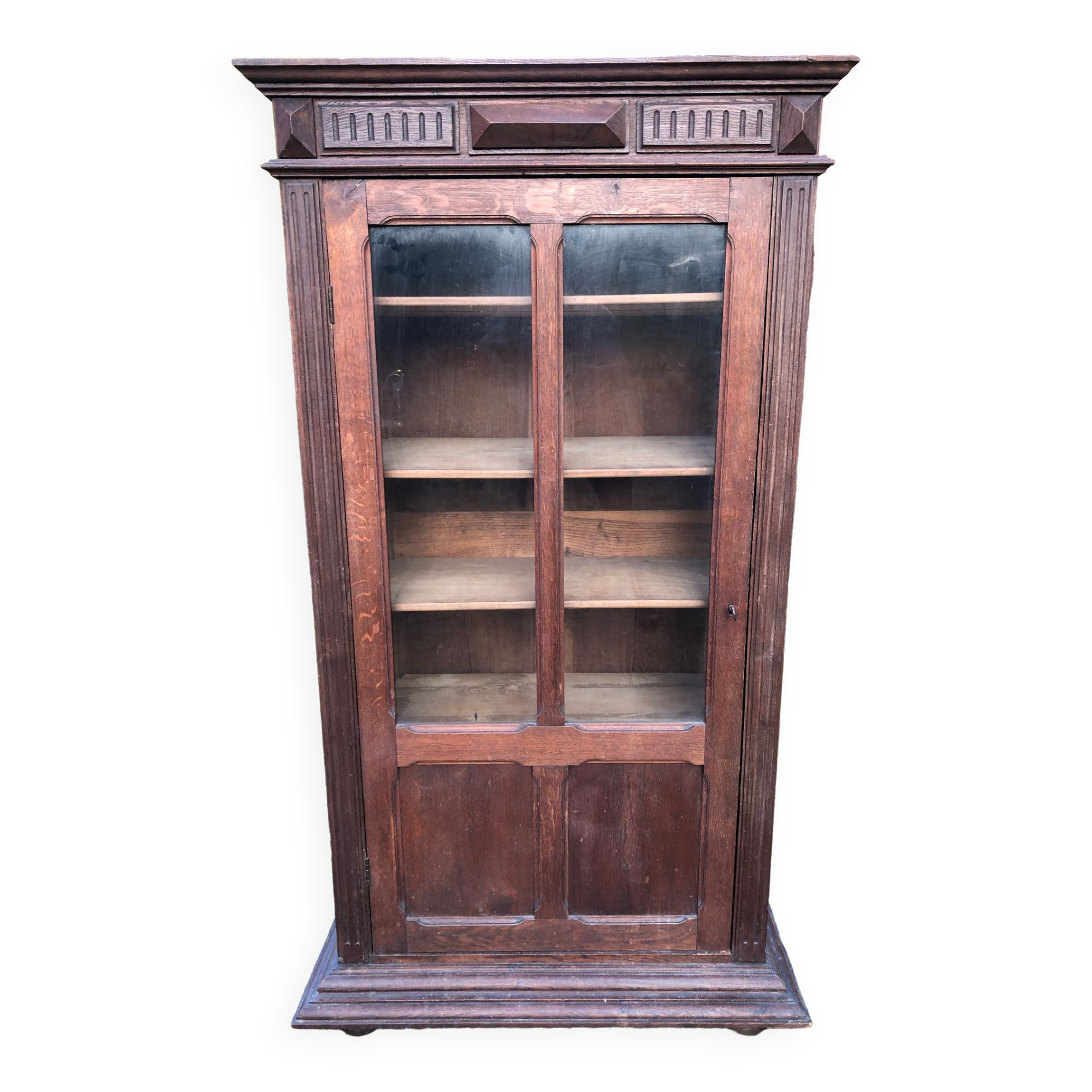 Armoire vintage parisienne à 1 porte vitrée en chêne massif.