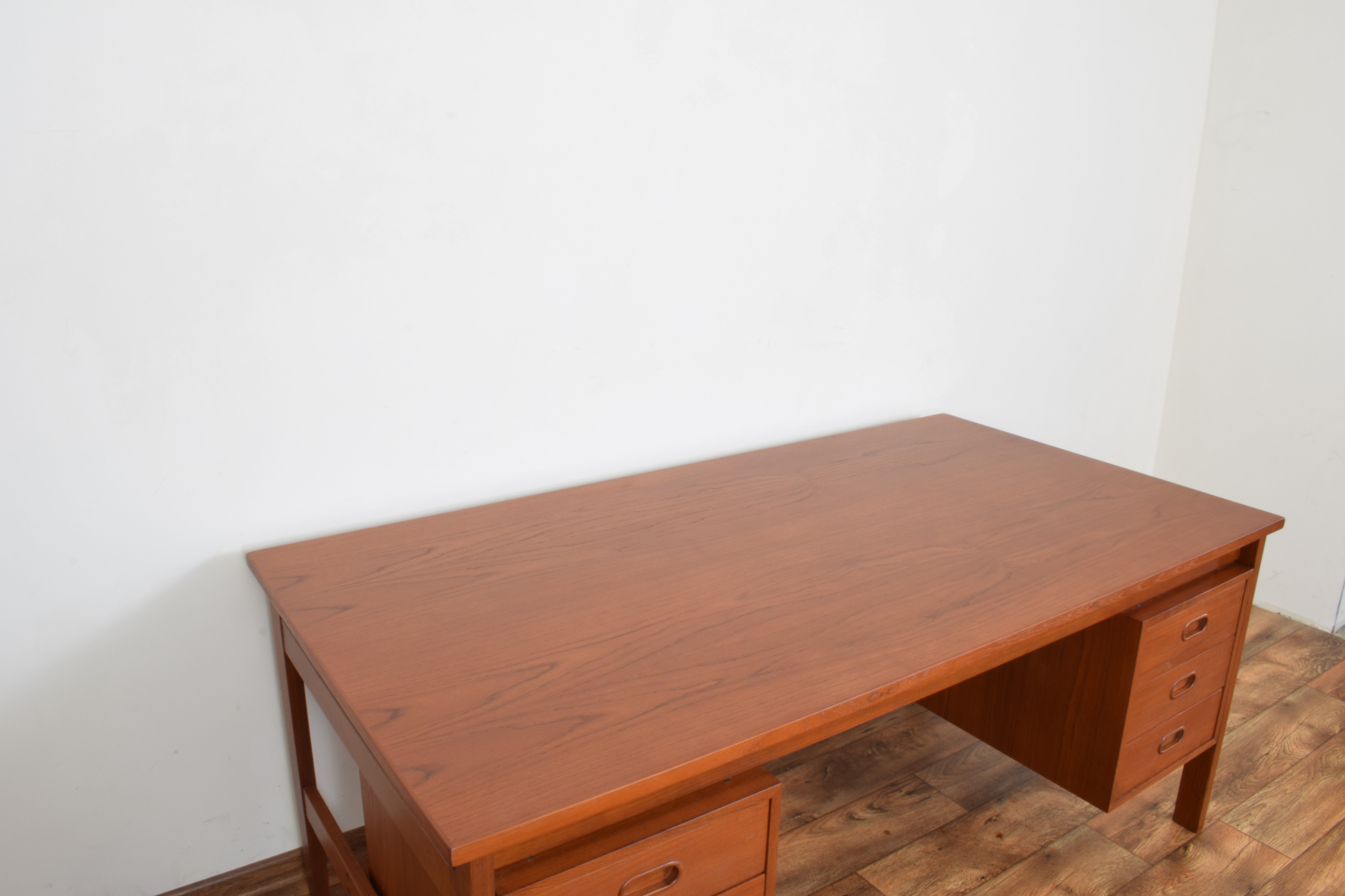 Mid-century danish teak desk, 1970