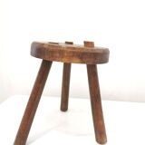 Atypical tripod stool
