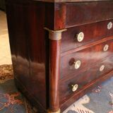 Commodity with mahogany detached columns and Empire gilded bronze ornaments