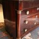 Commodity with mahogany detached columns and Empire gilded bronze ornaments