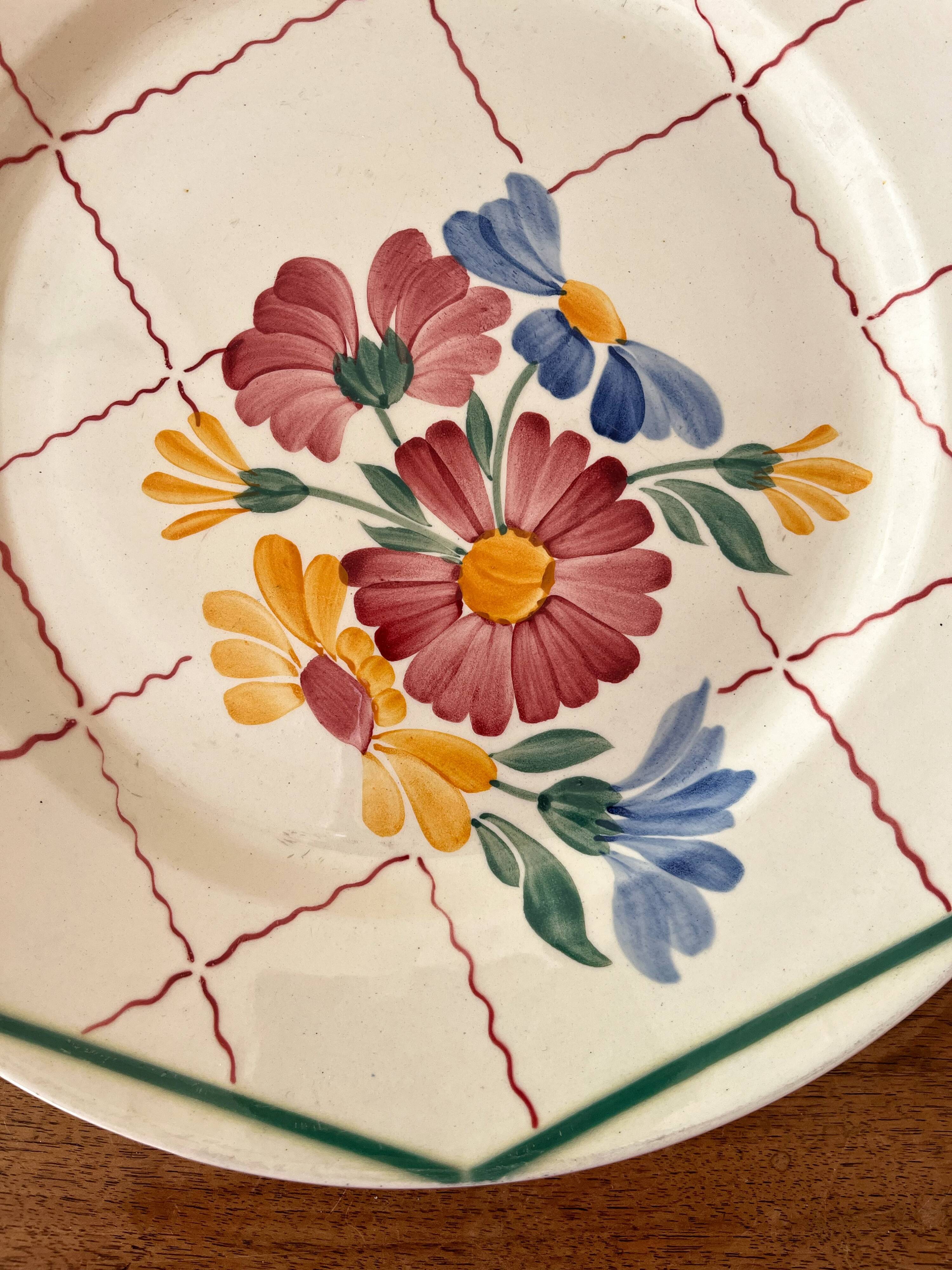 Round earthenware dish from Grasse, HBCM (Hippolyte Boulenger, Creil Montereau)