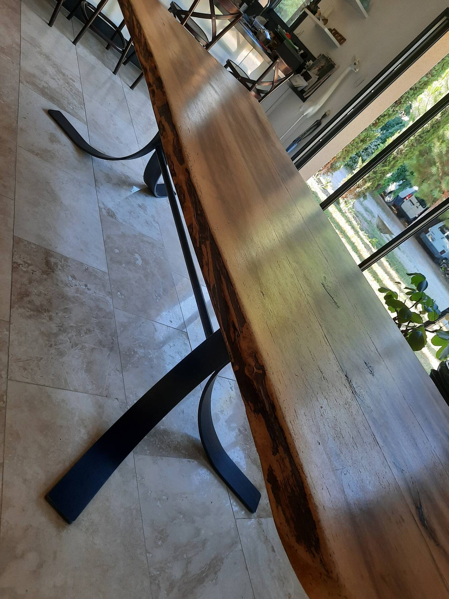 Table à manger en noyer