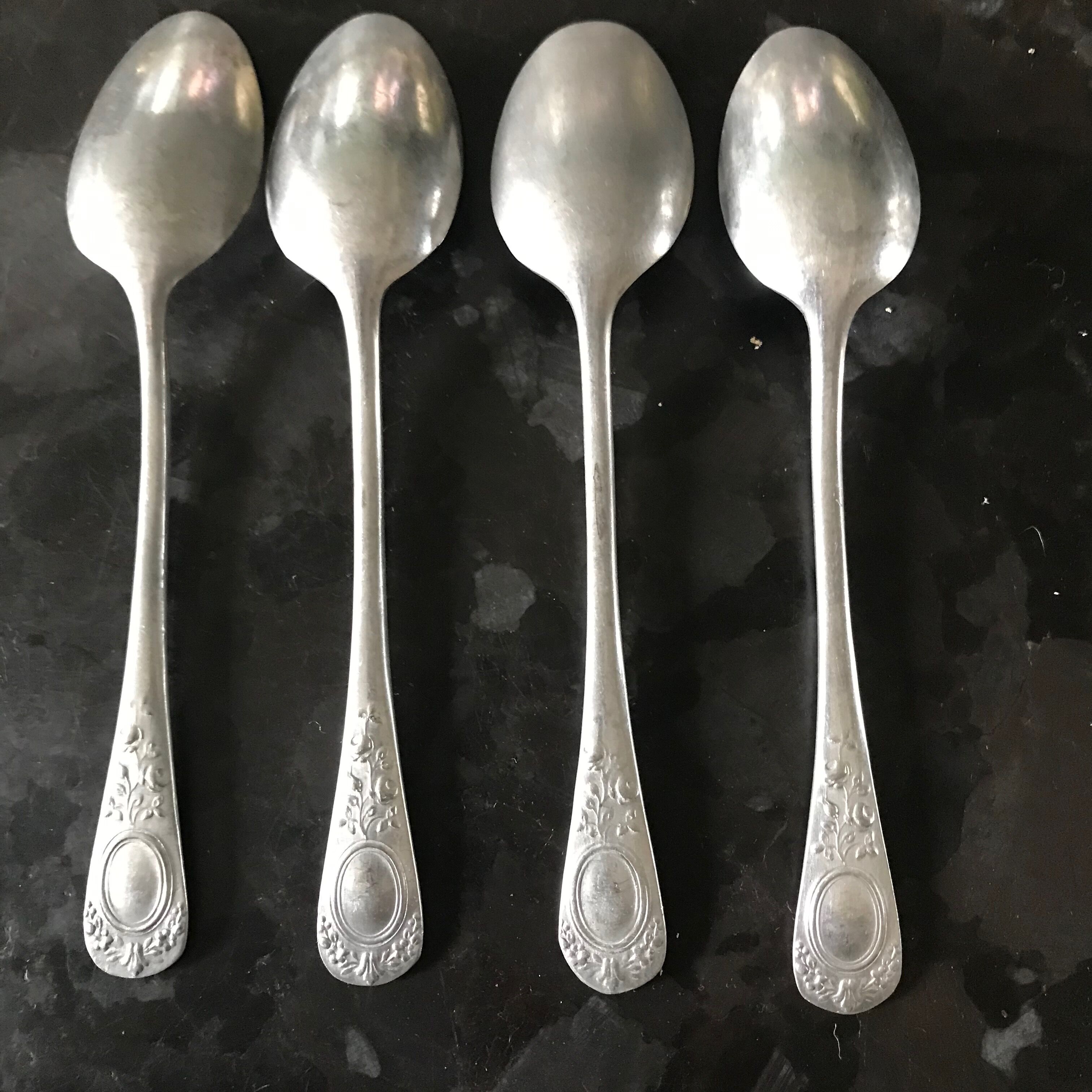 Pop-UP Christmas 2022 Set of 4 small teaspoons or dessert.