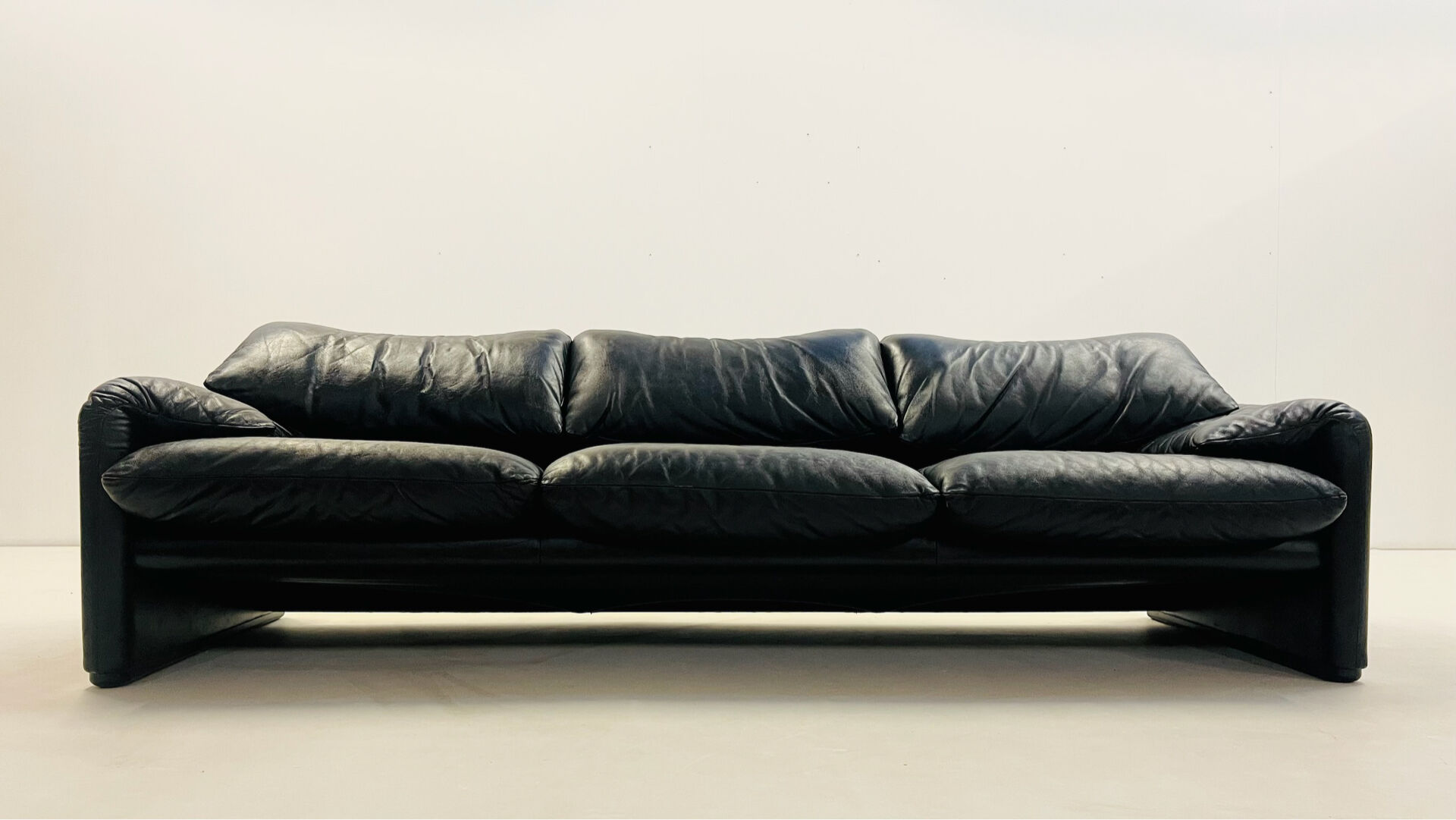 'Maralunga' 3-seater sofa by Vico Magistretti for Cassina