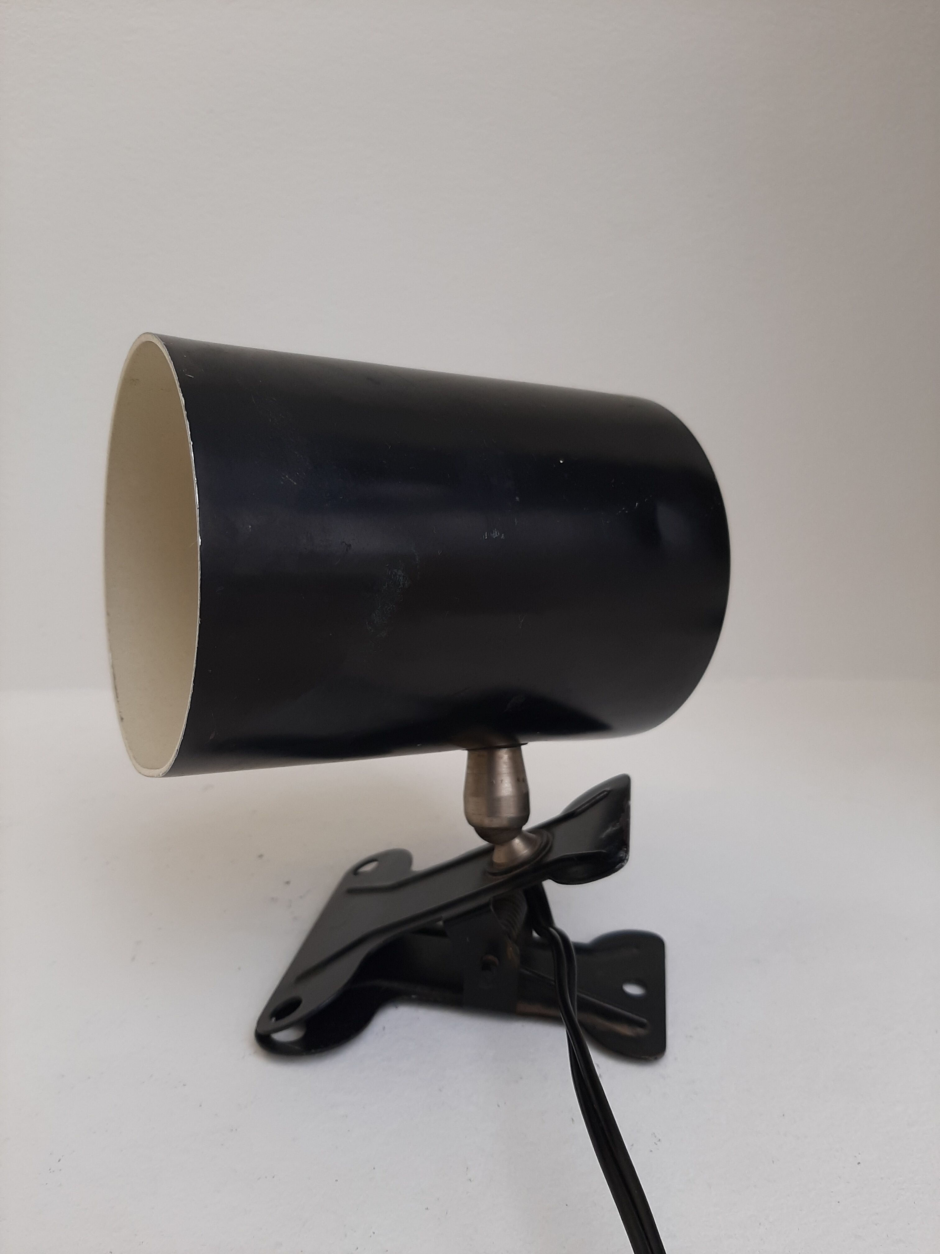 Spot lamp with cylindrical reflector clamp 60s