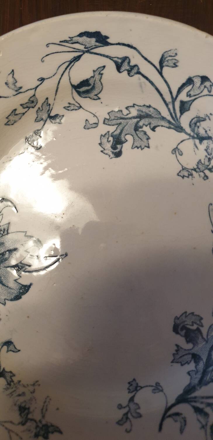 Six earthenware dinner plates from Grigny