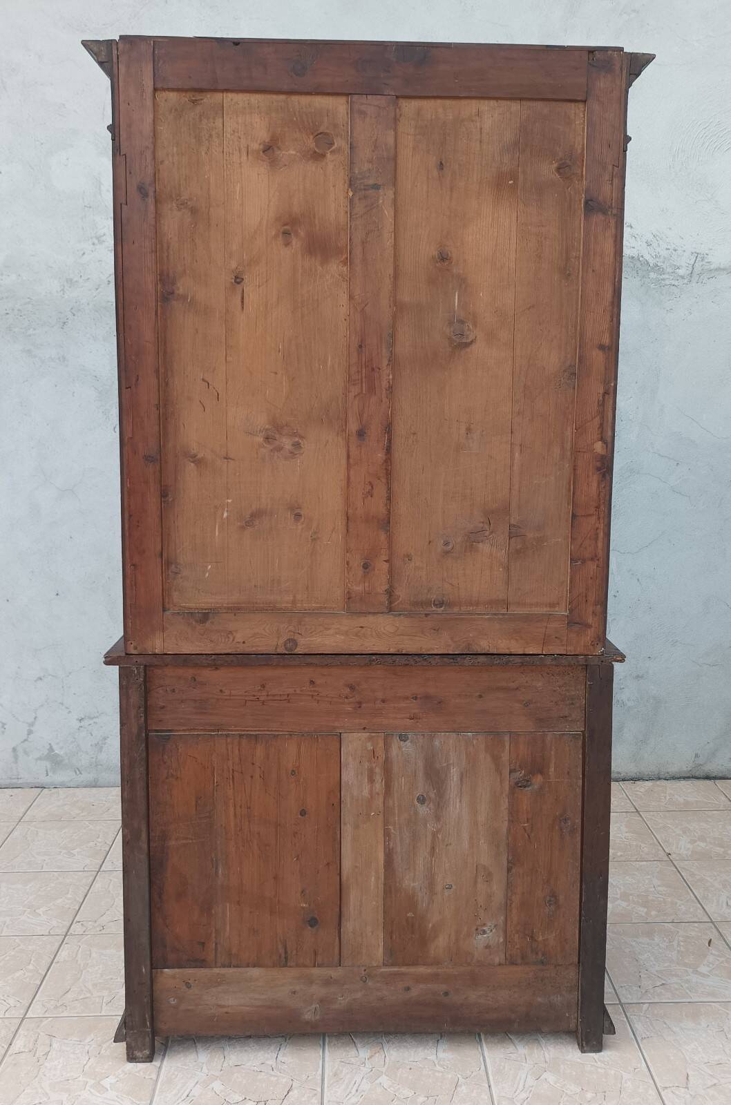 Buffet with 2 bodies Louis XIII in walnut, 19th century.
