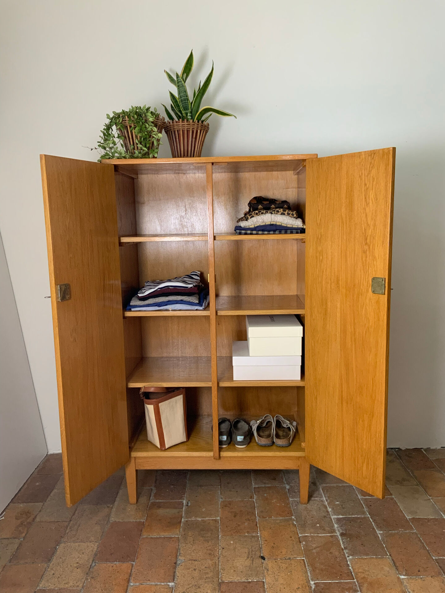Armoire vintage