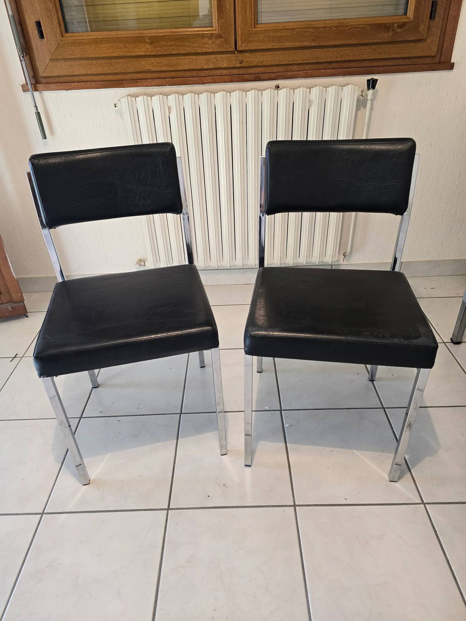 Pair of vintage VINCO chairs in chrome metal and black faux leather.