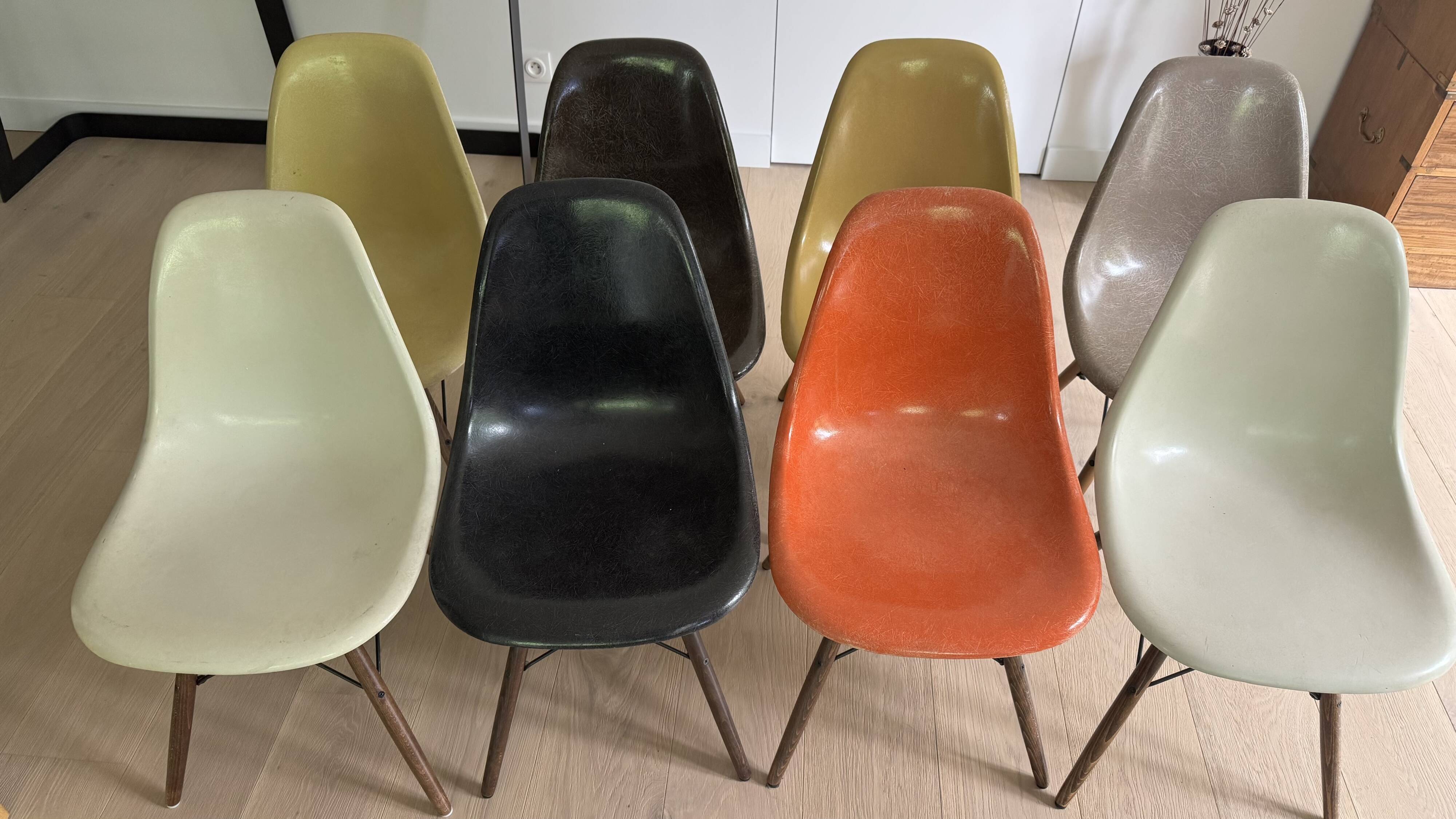 8 chaises Eames par Herman Miller