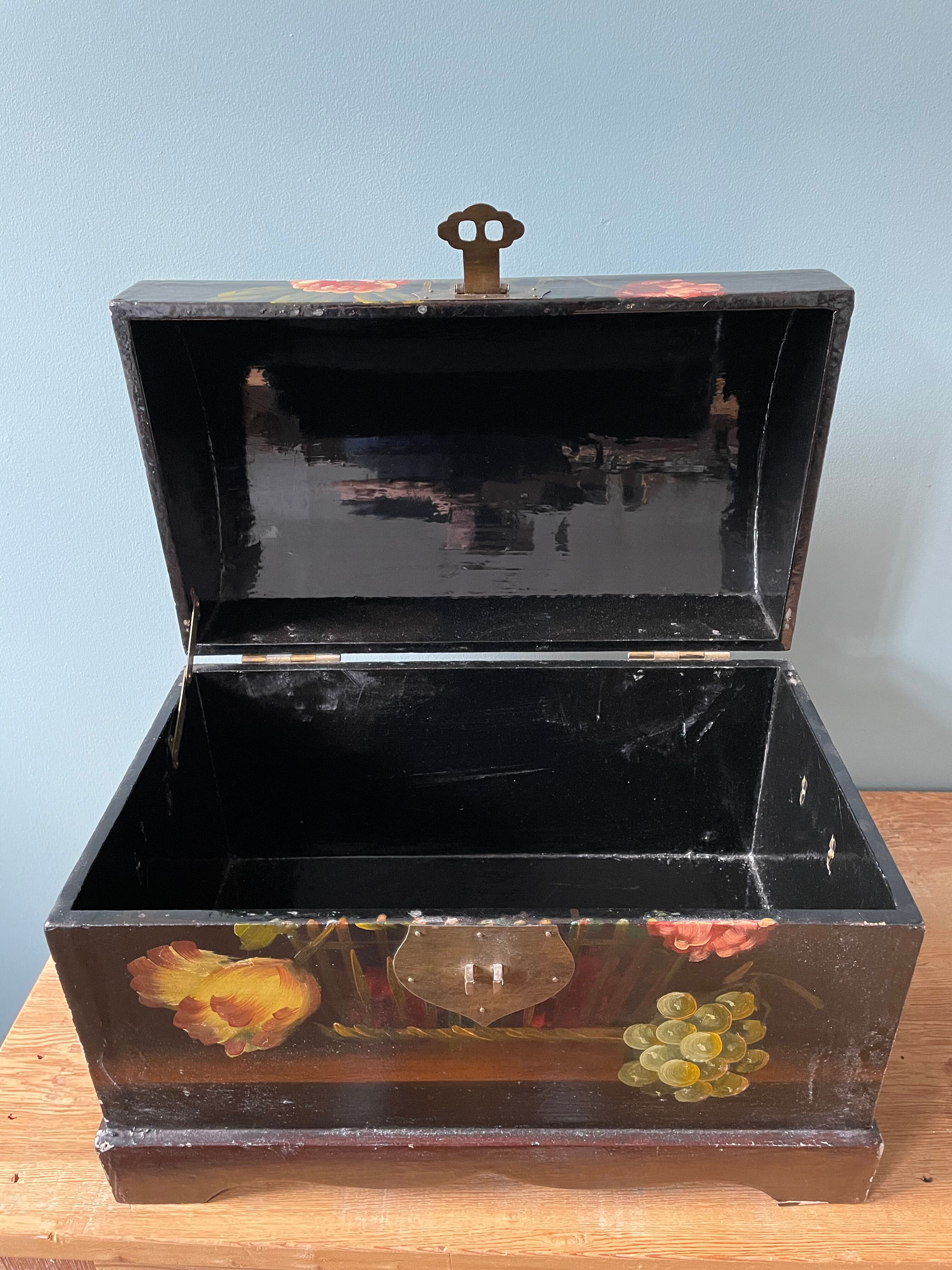 Antique chest in painted lacquered wood