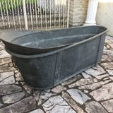 Zinc bathtub of the nineteenth
