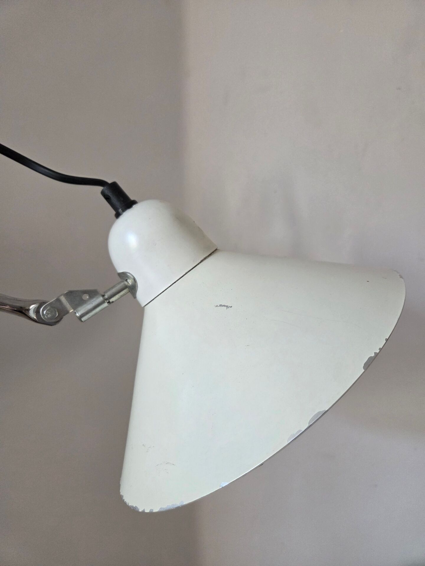 Wall lamp scissors