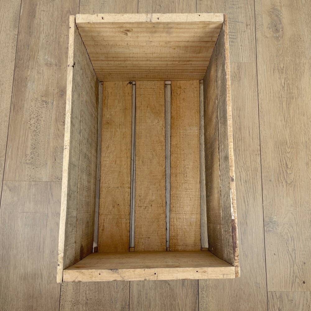 Wooden crate transporting apples safco chile 1959
