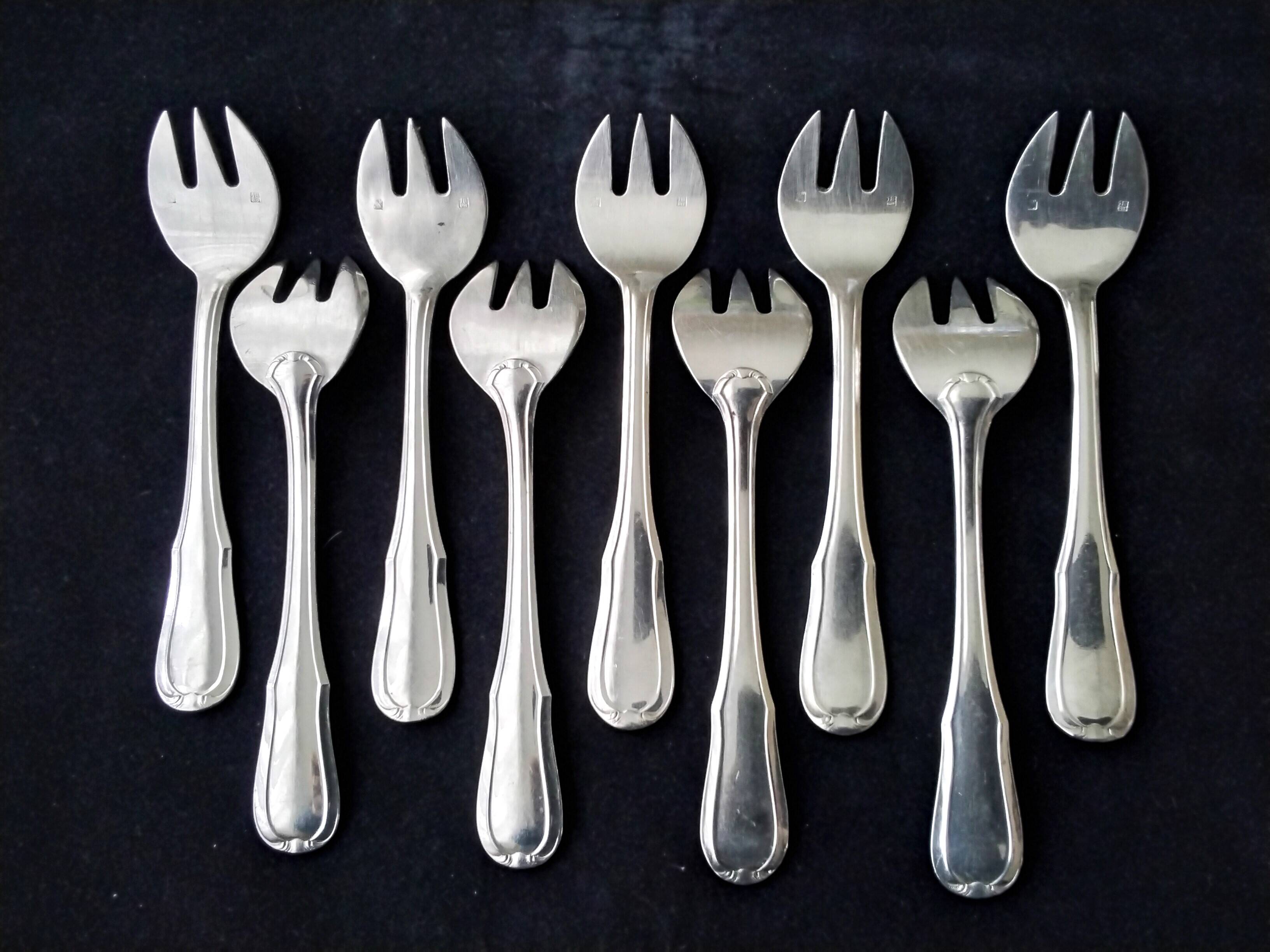 9 fourchettes à huitres en métal argenté