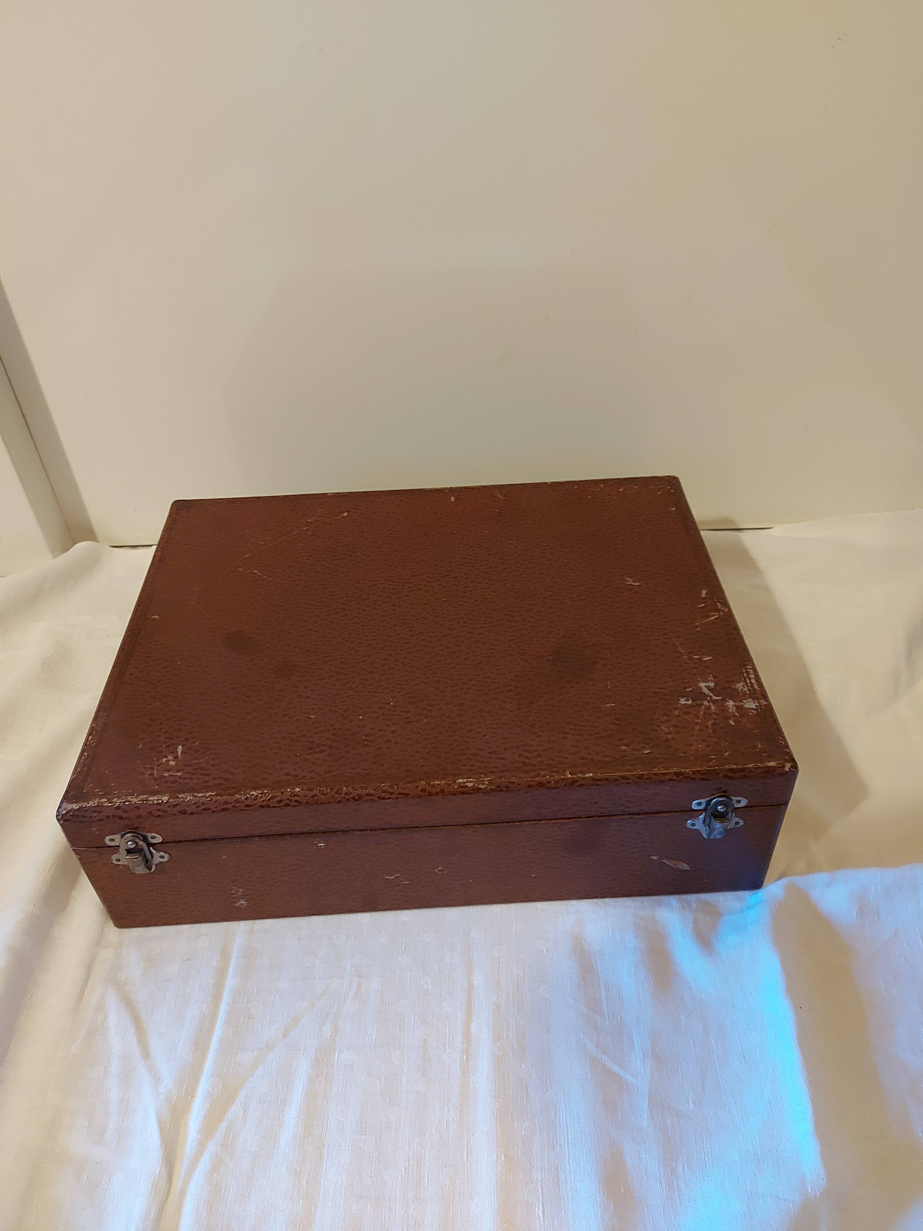 Ercuis housewife, 62 pieces in a box