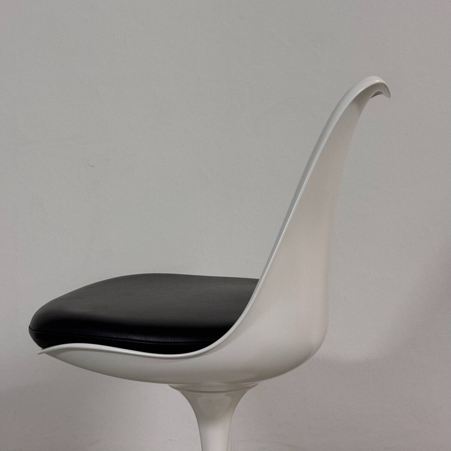 4x Eero Saarinen Swivel Chairs by Knoll