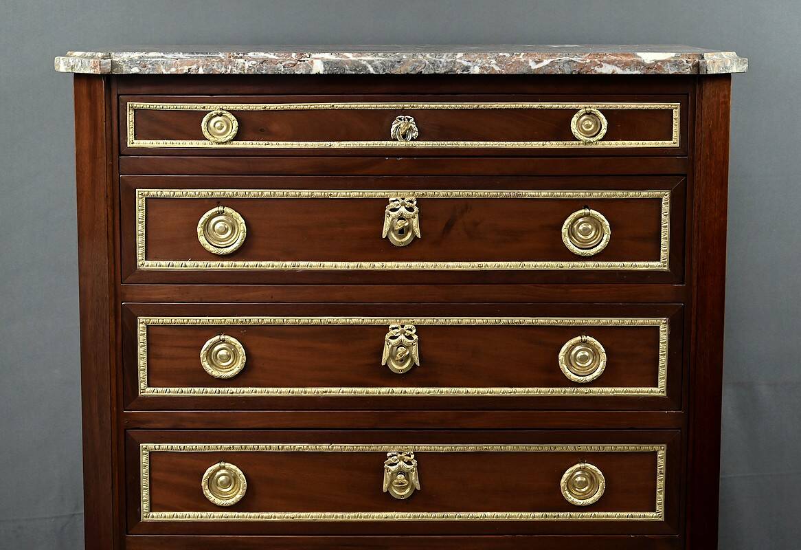 Mahogany veneer chest of drawers, Louis XVI period – Late 18th century