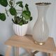 Vase granité blanc et rebord doré