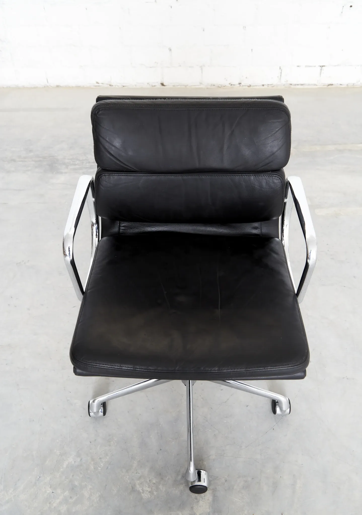 Charles & Ray Eames Soft PAd Chair EA 217 for Vitra