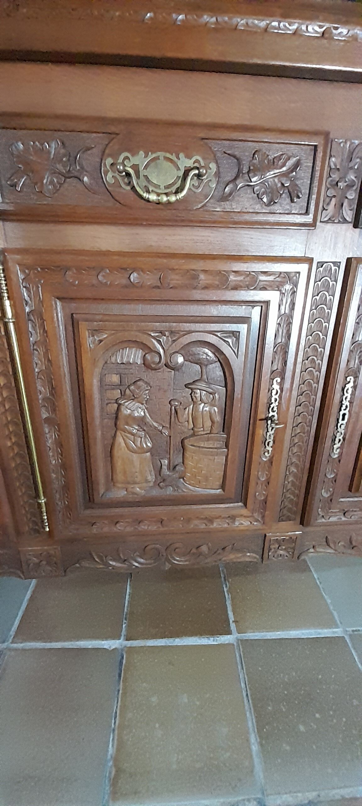 Breton furniture buffet 2 body carved by a Breton craftsman in oak with 2 keys