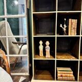 Ancien meuble de métier avec casiers