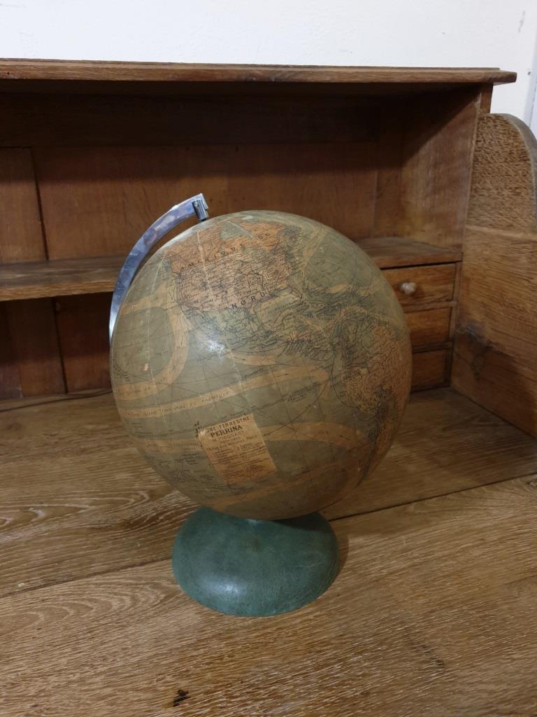 PerrinA Bright Earth Globe
