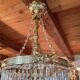 Lustre en bronze à pampilles en cristal taillé d'époque de la fin du XIX ème.