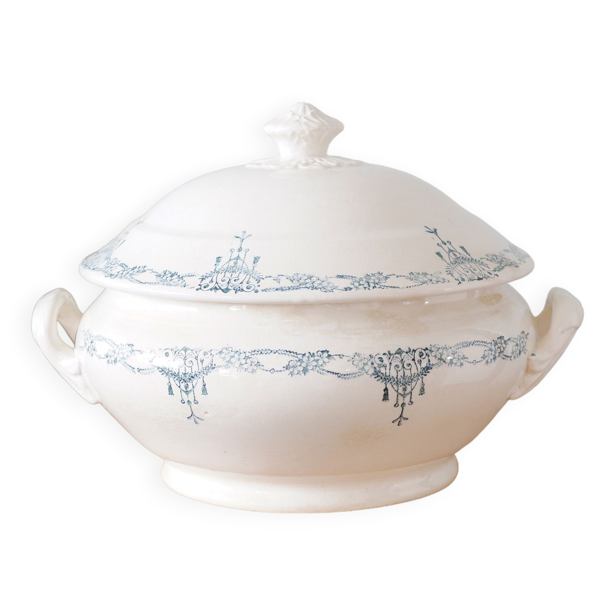 Earthenware tureen tureen