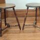 Paire de tabourets tripodes
