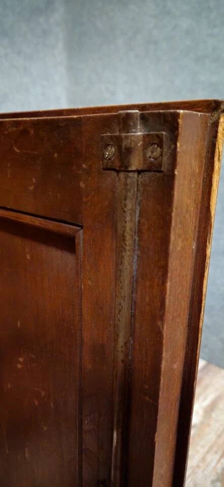 Buffet or sideboard with Venetian doors in Louis XV style made of walnut.